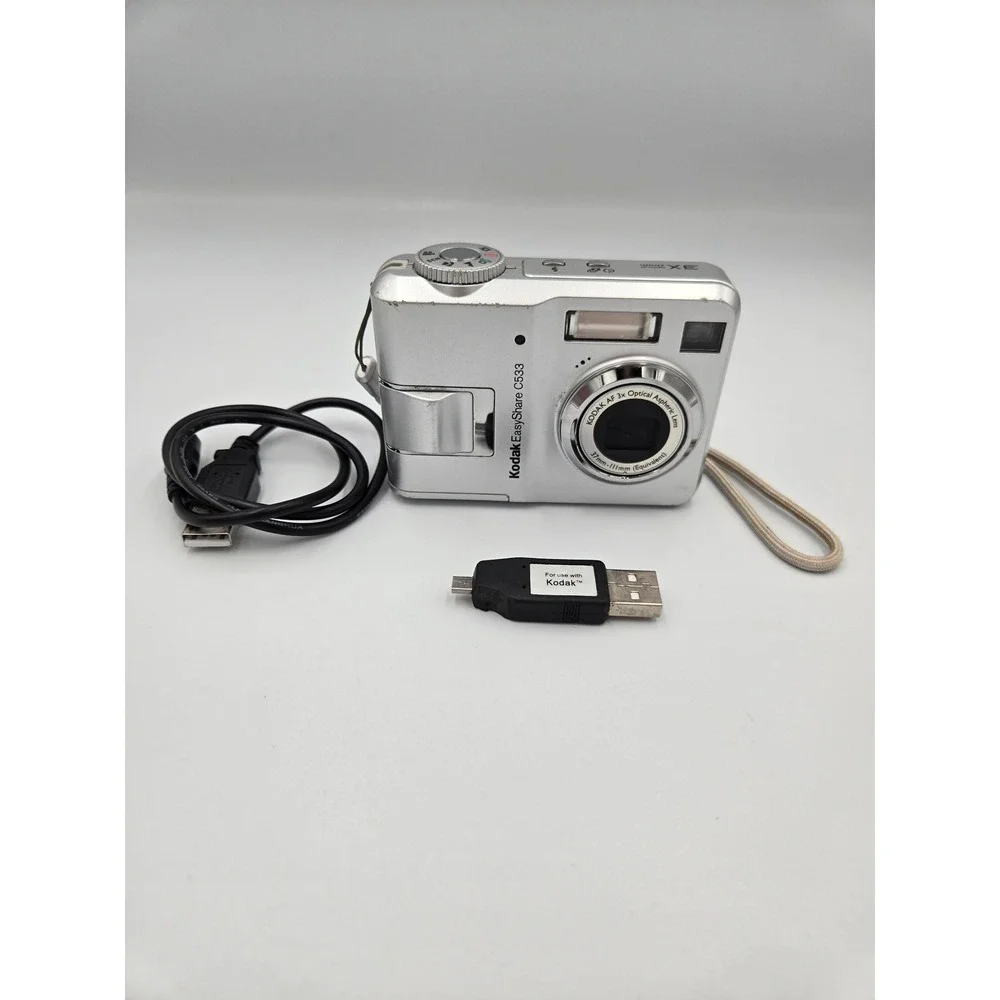 Kodak EasyShare C533 Silver 5.0MP Digital Camera 3x Optical Zoom Bundle
